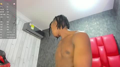 Snapshot of dominicsccott chatting on 06/24/26, 12:04 Dominicscott online show from 06/24/26, 12:04