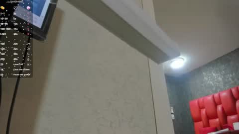 Snapshot of dominicsccott chatting on 07/04/26, 12:33 Dominicscott online show from 07/04/26, 12:33