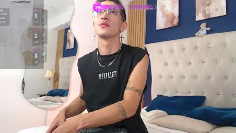 Snapshot of dominik_blake chatting on 04/16/26, 10:23 Dominik online show from 04/16/26, 10:23