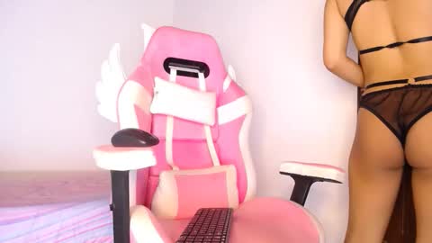   online show from 10/20/25, 01:06