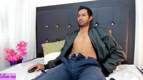 dominikx_ online show from 02/18/26, 12:01