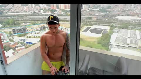 Snapshot of dominiofit chatting on 02/15/25, 10:21 Only fans Ronnie col---InstaRonniecolleman online show from 02/15/25, 10:21