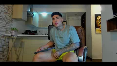 Snapshot of dominiofit chatting on 11/17/25, 01:22 Only fans Ronnie col---InstaRonniecolleman online show from 11/17/25, 01:22