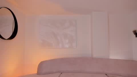 Dominique online show from 12/24/24, 09:33