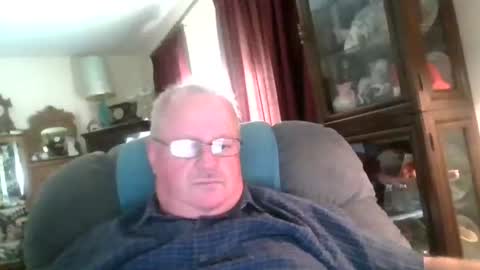 Snapshot of domino81212 chatting on 04/20/26, 01:47 domino81212 online show from 04/20/26, 01:47