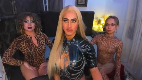 Snapshot of dominuscockwhore chatting on 11/17/25, 08:53 blair online show from 11/17/25, 08:53