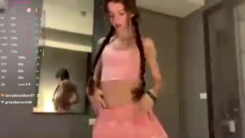 Snapshot of domitilabarrus chatting on 04/10/26, 01:22 Kira online show from 04/10/26, 01:22