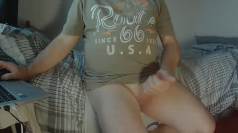 Snapshot of domjolly08 chatting on 12/16/25, 02:11 David uk online show from 12/16/25, 02:11