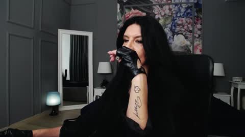 Snapshot of dommelisa chatting on 12/13/24, 12:31 Dom Melisa online show from 12/13/24, 12:31