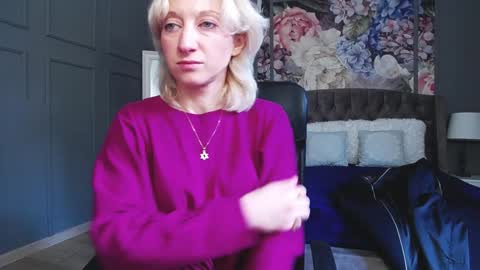 Snapshot of dommelisa chatting on 12/17/24, 07:29 Dom Melisa online show from 12/17/24, 07:29