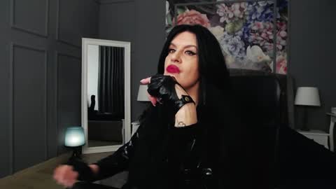 Snapshot of dommelisa chatting on 01/13/25, 11:38 Dom Melisa online show from 01/13/25, 11:38