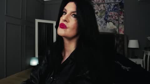 Snapshot of dommelisa chatting on 10/10/25, 07:35 Dom Melisa online show from 10/10/25, 07:35