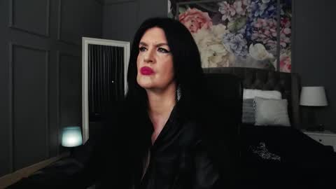 Snapshot of dommelisa chatting on 11/17/25, 10:04 Dom Melisa online show from 11/17/25, 10:04