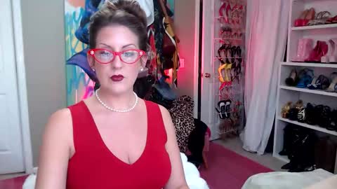 Snapshot of dommetomorrow chatting on 12/16/25, 05:18 DommeTomorrow online show from 12/16/25, 05:18