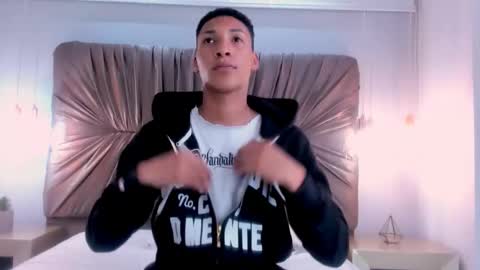 Snapshot of domminick18 chatting on 10/11/25, 07:01 Domminick18 online show from 10/11/25, 07:01