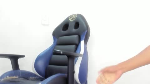 Snapshot of domminick18 chatting on 10/18/25, 07:42 Domminick18 online show from 10/18/25, 07:42