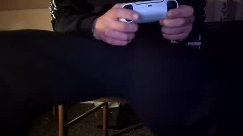 Snapshot of domse999 chatting on 11/19/25, 01:27 domse999 online show from 11/19/25, 01:27