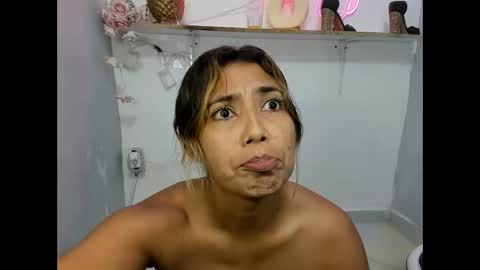 Snapshot of dona_tella chatting on 06/03/26, 02:33 dona_tella online show from 06/03/26, 02:33