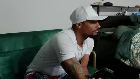 Snapshot of dong_masterson chatting on 02/23/26, 08:39 Gifted online show from 02/23/26, 08:39