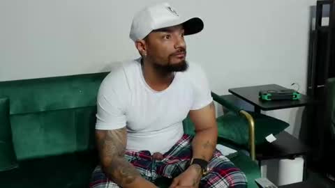 Snapshot of dong_masterson chatting on 03/07/26, 06:27 Gifted online show from 03/07/26, 06:27