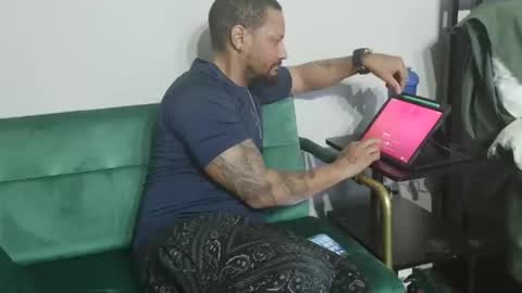 Snapshot of dong_masterson chatting on 03/15/26, 09:21 Gifted online show from 03/15/26, 09:21