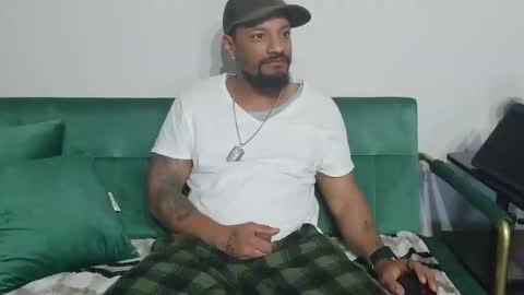 Snapshot of dong_masterson chatting on 03/17/26, 12:04 Gifted online show from 03/17/26, 12:04