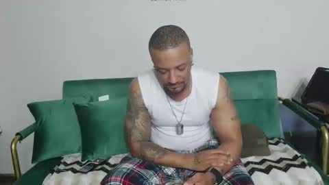 Snapshot of dong_masterson chatting on 03/25/26, 01:11 Gifted online show from 03/25/26, 01:11