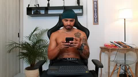 Snapshot of donn_cruz chatting on 04/12/26, 02:44 Victor online show from 04/12/26, 02:44