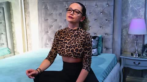 Snapshot of donna_klein chatting on 12/17/24, 11:05 Donna online show from 12/17/24, 11:05