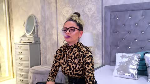 Snapshot of donna_klein chatting on 01/10/25, 10:15 Donna online show from 01/10/25, 10:15