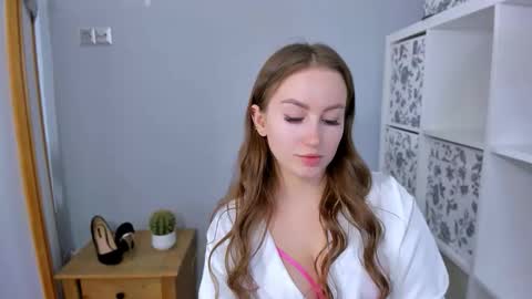 Snapshot of donnasensual chatting on 10/21/25, 04:30 DonnaSensual online show from 10/21/25, 04:30