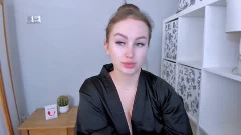 Snapshot of donnasensual chatting on 11/16/25, 09:09 DonnaSensual online show from 11/16/25, 09:09