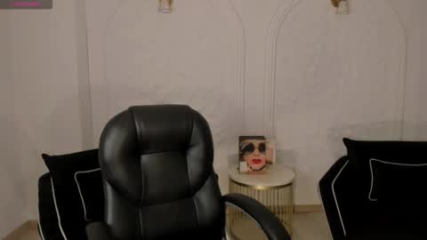  Donna Stonne  online show from 09/21/25, 10:22