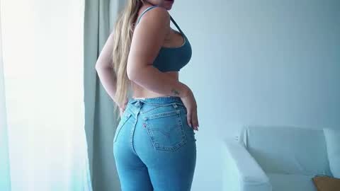 Snapshot of donnna19 chatting on 03/17/26, 11:57 Donatella online show from 03/17/26, 11:57