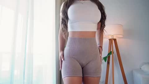 Snapshot of donnna19 chatting on 04/09/26, 12:10 Donatella online show from 04/09/26, 12:10