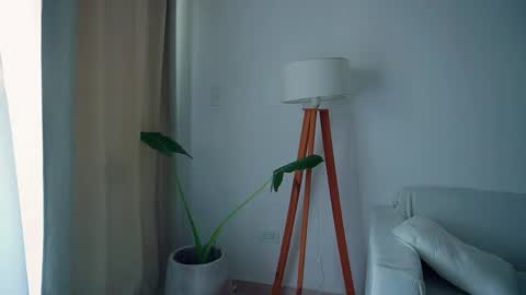 Snapshot of donnna19 chatting on 04/14/26, 12:00 Donatella online show from 04/14/26, 12:00