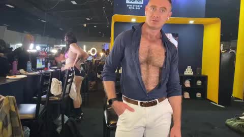 Snapshot of donnybasilisk chatting on 10/17/25, 11:18 Donny online show from 10/17/25, 11:18