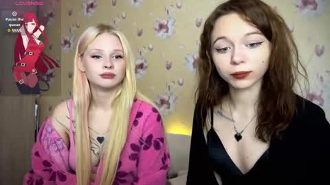 Snapshot of dontoke_ chatting on 12/12/24, 12:44 Nicole online show from 12/12/24, 12:44