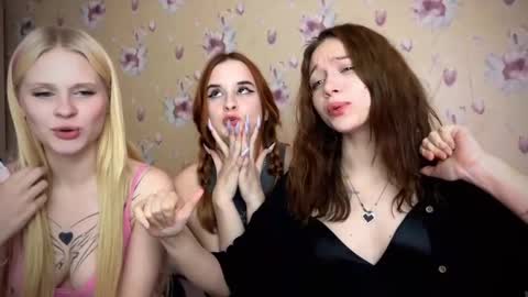 Snapshot of dontoke_ chatting on 12/12/24, 06:53 Nicole online show from 12/12/24, 06:53