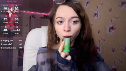 Snapshot of dontoke_ chatting on 02/12/25, 01:06 Nicole online show from 02/12/25, 01:06