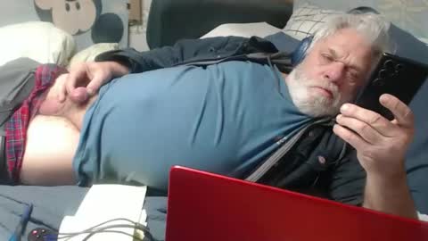 Snapshot of doouugcumming chatting on 01/11/26, 02:11 cummingdoouug online show from 01/11/26, 02:11