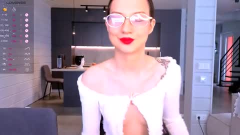 Dora  online show from 11/18/25, 08:52