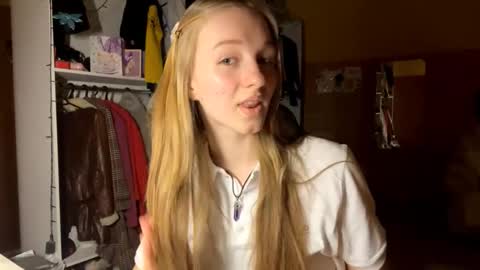 Snapshot of doreathagustave chatting on 02/25/26, 05:22 Anika online show from 02/25/26, 05:22