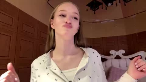 Anika online show from 03/09/26, 01:15