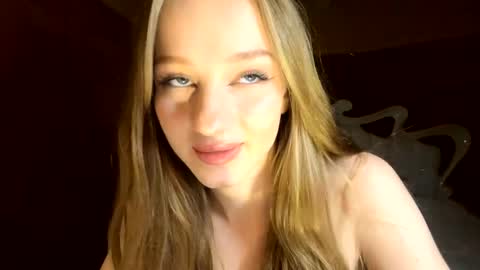 Snapshot of doreathagustave chatting on 04/18/26, 08:20 Anika online show from 04/18/26, 08:20
