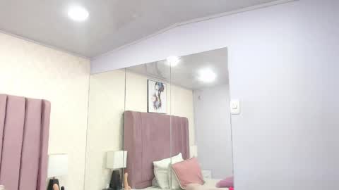 Snapshot of dorettaacreman chatting on 04/19/26, 02:05 Anny online show from 04/19/26, 02:05