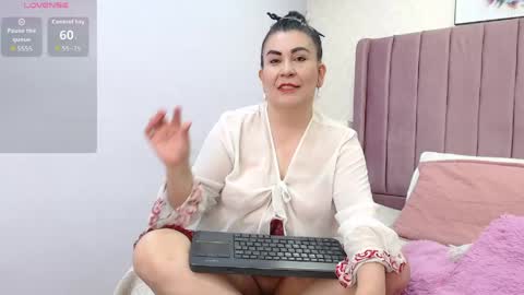 Snapshot of dorettaacreman chatting on 04/25/26, 01:41 Anny online show from 04/25/26, 01:41