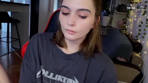 Snapshot of dorfmatratze_ chatting on 01/05/25, 10:53 Alice online show from 01/05/25, 10:53