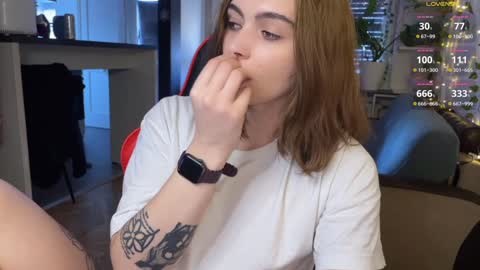 Snapshot of dorfmatratze_ chatting on 01/11/25, 12:29 Alice online show from 01/11/25, 12:29