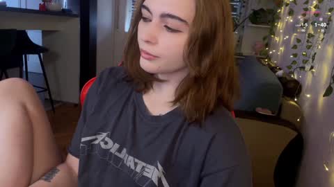 Snapshot of dorfmatratze_ chatting on 01/15/25, 07:48 Alice online show from 01/15/25, 07:48